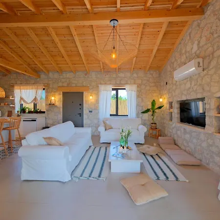 Nomade Seydikemer Korunakli Havuzlu Muhafazakar Vila *